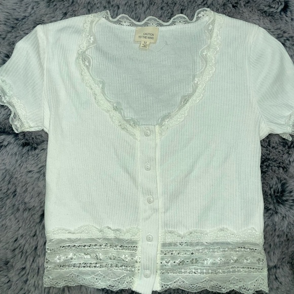 White shirtsleeve buttoned top - Picture 1 of 3